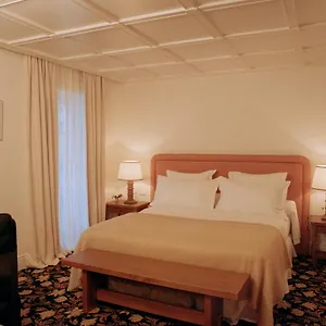 Chateau Voltaire Hotel Parijs
